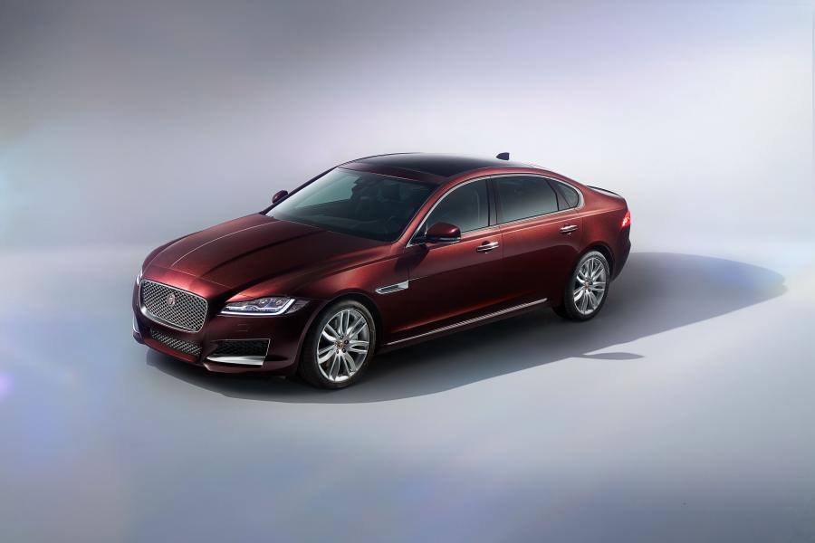  Jaguar XF L 2016 года  (фото 17 из 21)